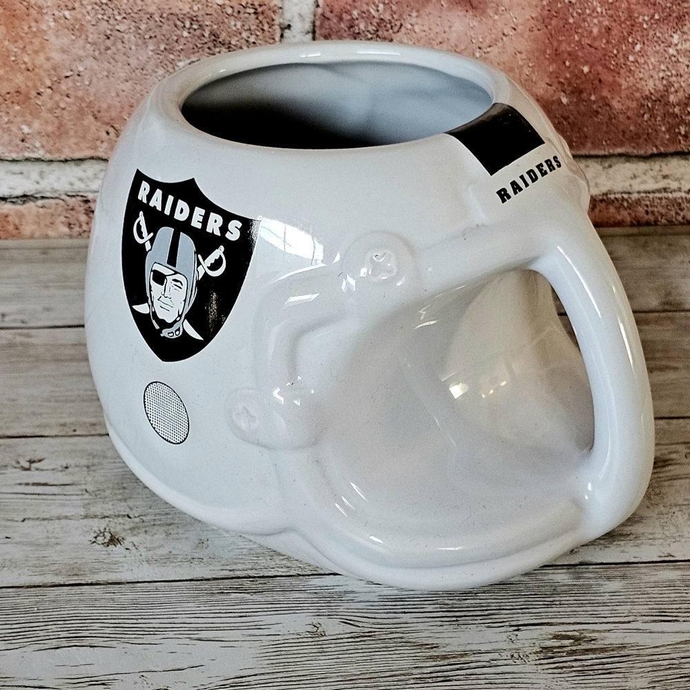 $6.49 S&H • Sports Concepts Oakland/Las Vegas Raiders 1986  MUG